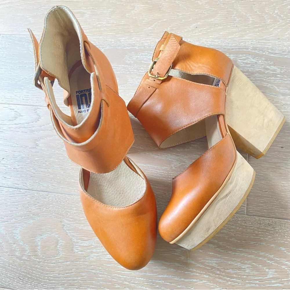 FORTRESS OF INCA Tan Leather cut out booties sz 8.5-9 wooden platform heel